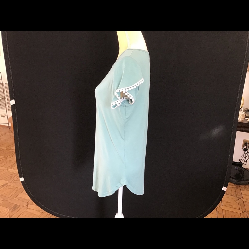 Amaryllis Pullover Tee (NWOT) - Picture 5 of 10